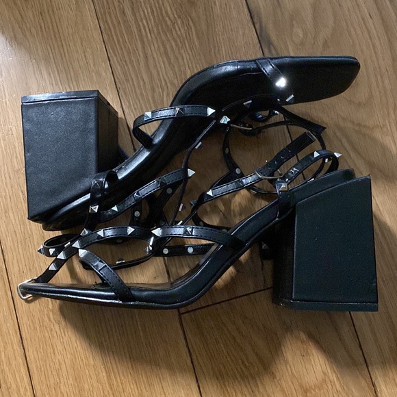 Black Heels - Picture 3 of 7